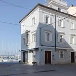 Porthouse Apartments