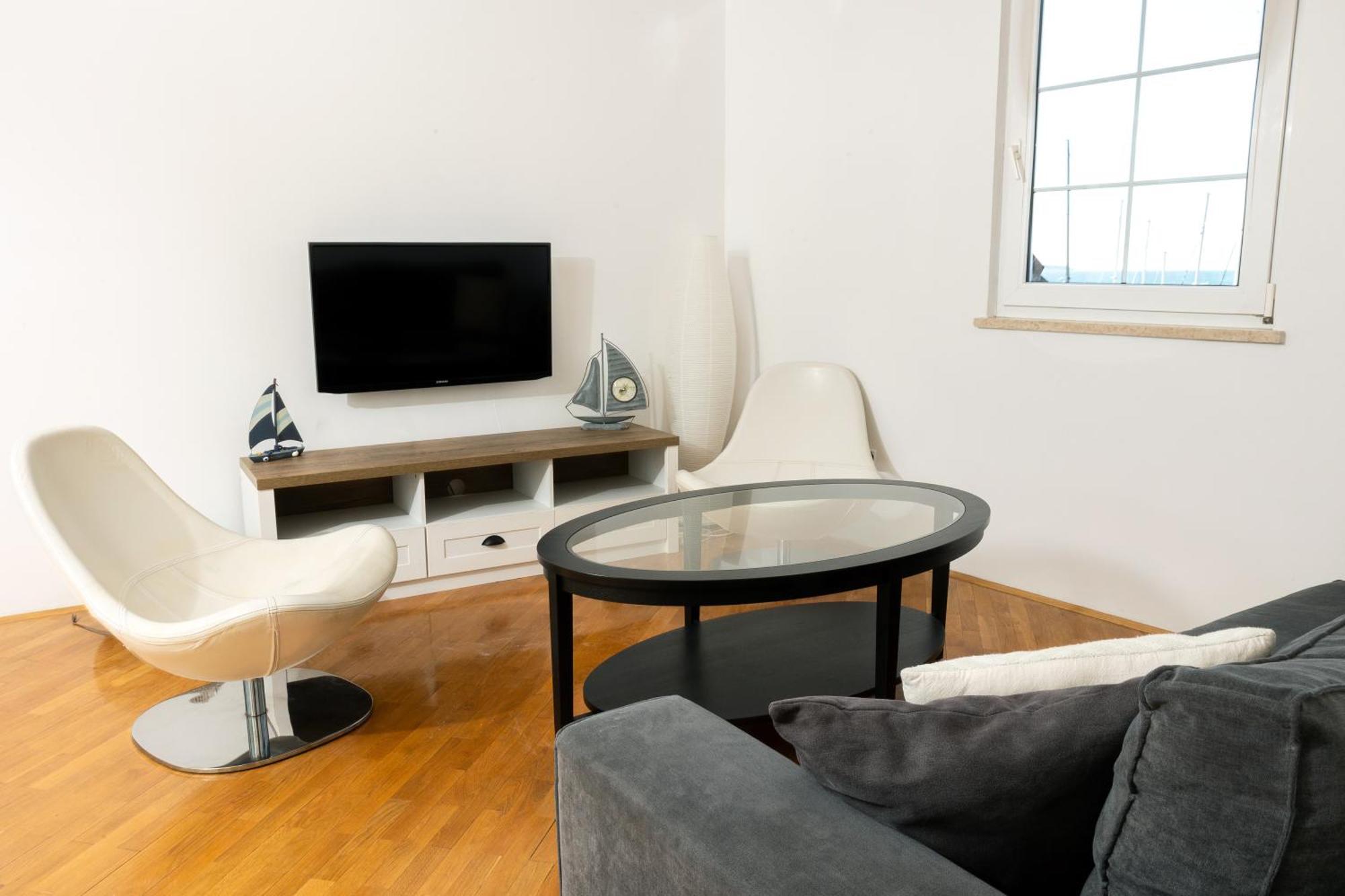Porthouse Apartment